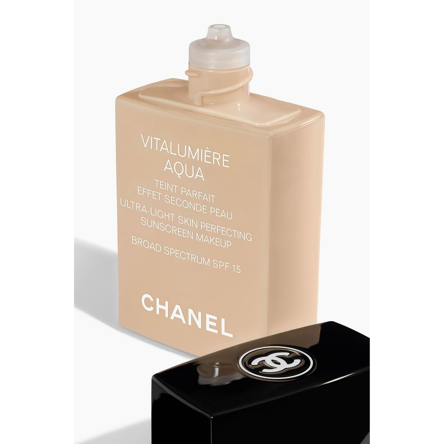 Chanel Vitalumiere Aqua Ultra Light Skin Perfecting Makeup SPF 15-30 ml, No.40 Beige