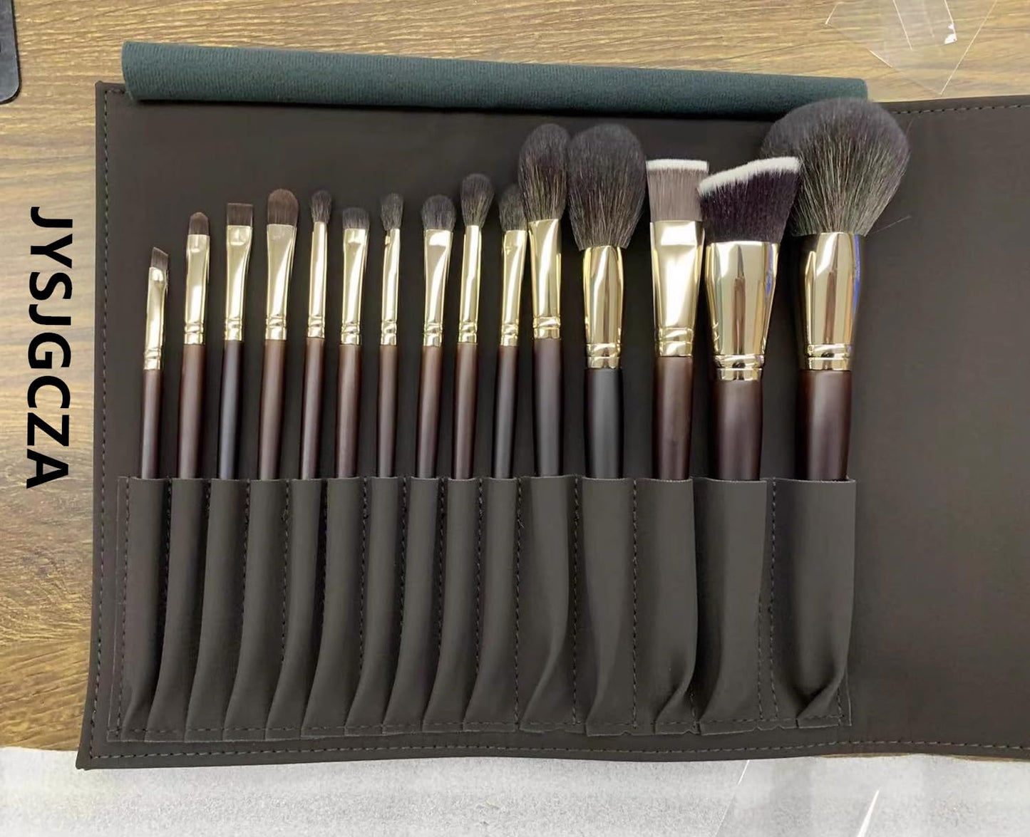 Professional makeup brush set with makeup bag. Includes Brushes for Contouring, Highlighting, Eyeshadow, Foundation & More. 15 Pcs Wool makeup brush